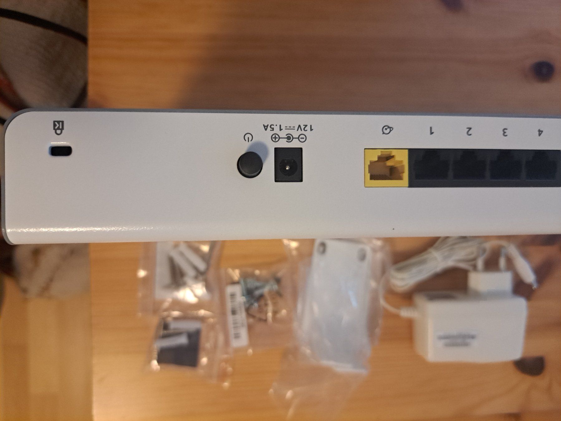 Netgear Modem & Router: Netgear Gigabit Router BR200 – Usato da Rickenbach Sulz venduto da okaimonowoshimasu 1