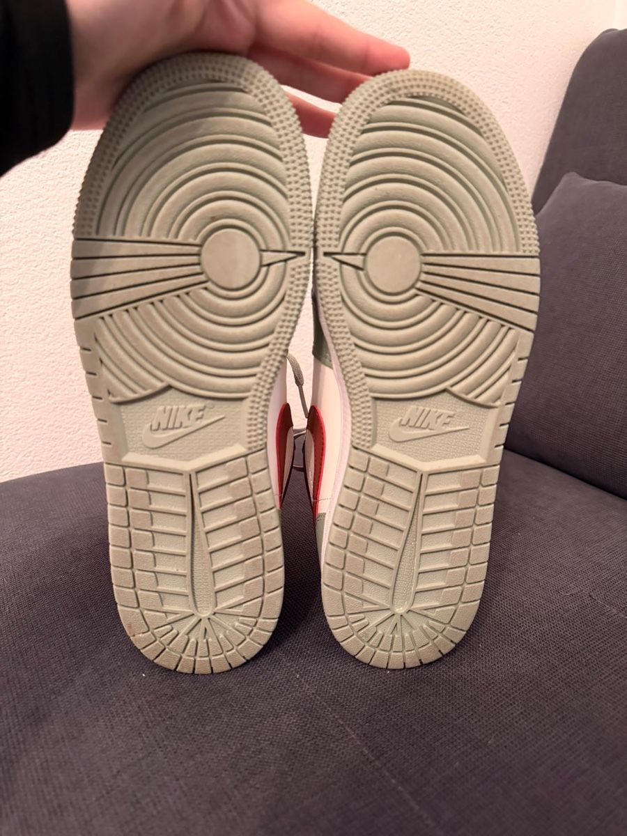 Nike Scarpe da uomo: Nike Air Jordan1 low – Nuovo (secondo la descrizione) da Chur venduto da ivan.13 1