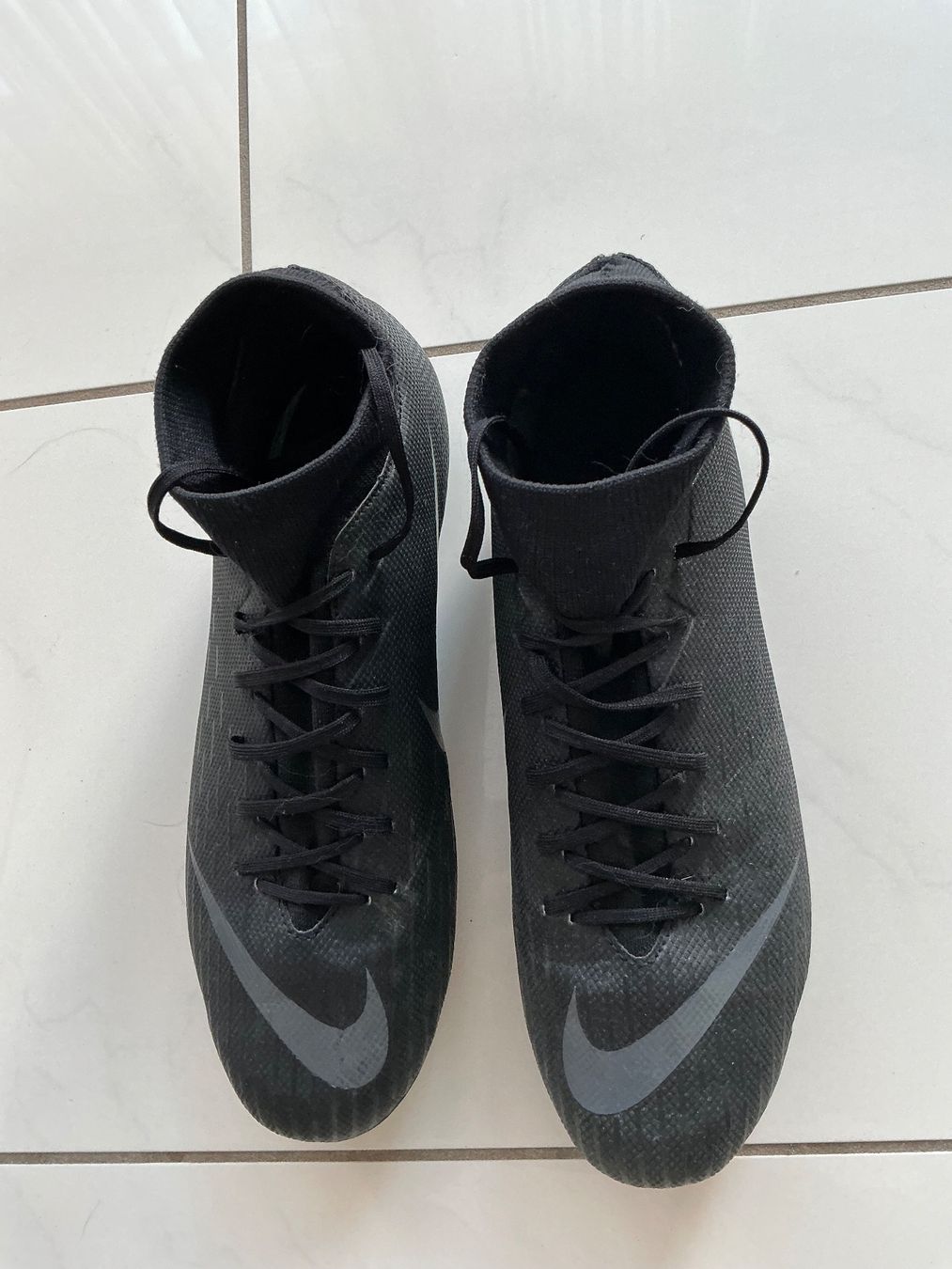 Nike Scarpe da uomo: Nike Fussballschuhe Gr.43 – Usato da Biel-Benken BL venduto da Sahra1