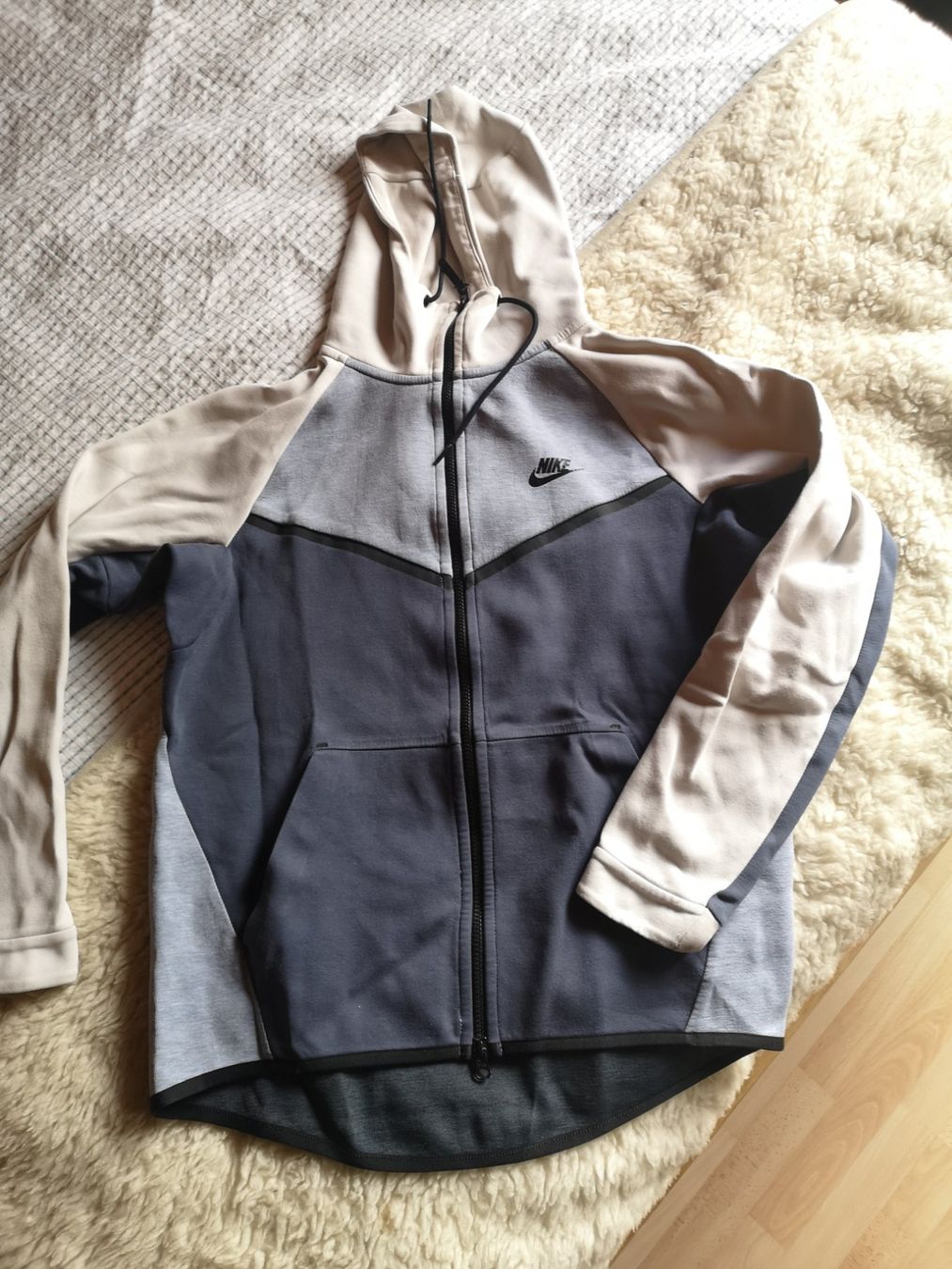 Nike Giacche: Veste à capuche Nike Tech Fleece, taille M – Usato da Leysin venduto da Jollybubble
