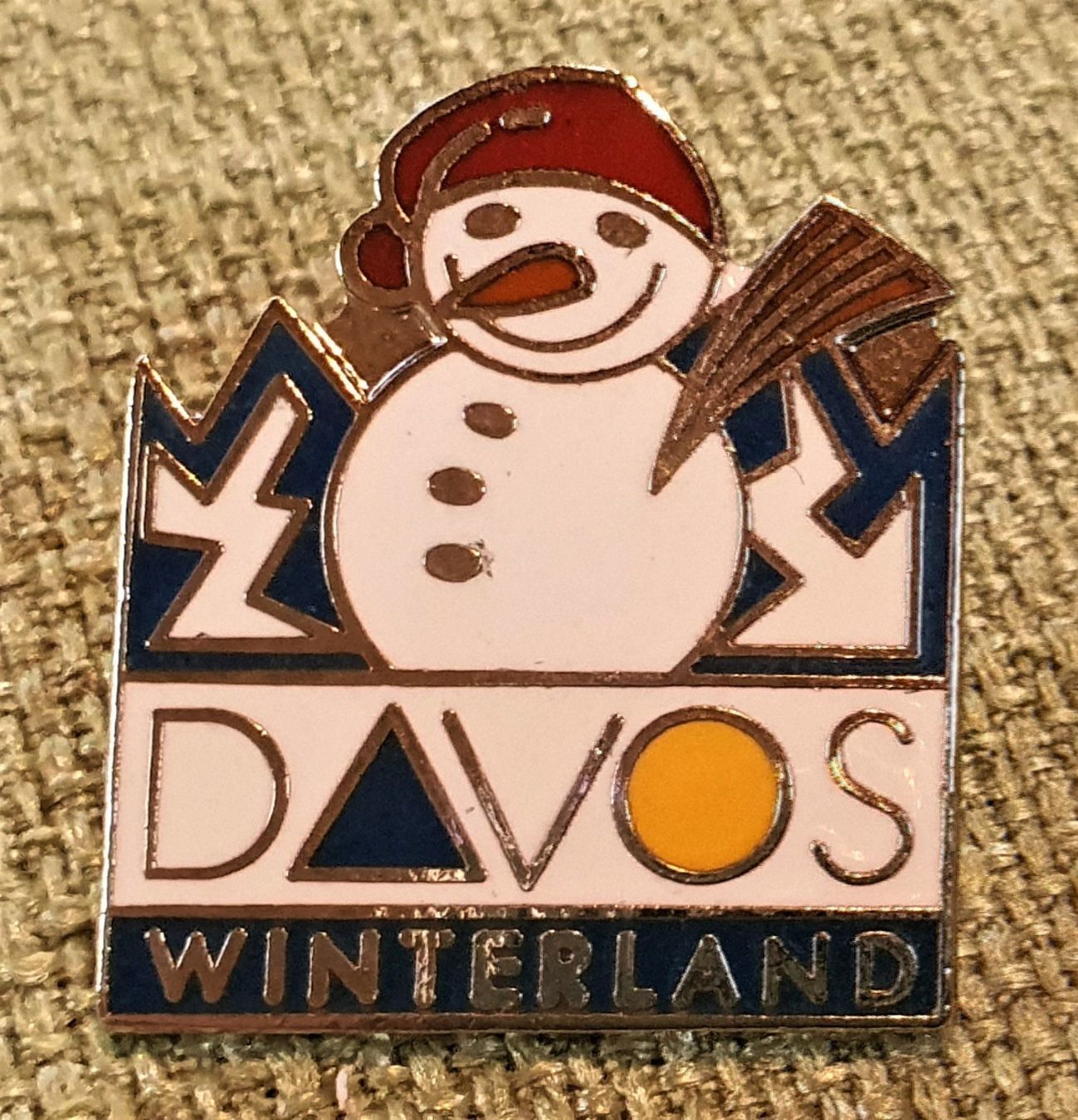 Placchette & Badge: E934 - Pin Davos Winterlandschaft Suisse – Usato da Reinach BL venduto da Boston-Verkauf