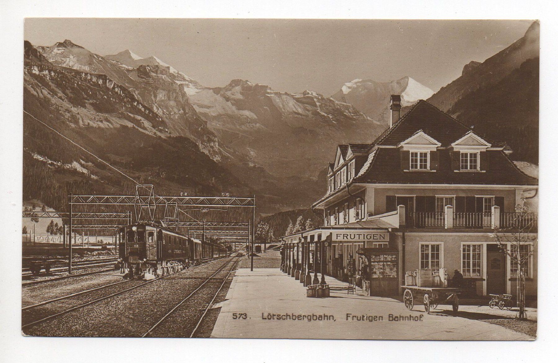 Cartes postales: FRUTIGEN Bahnhof mit Lötschbergbahn – Neuf (Voir description) à Jona par philajona