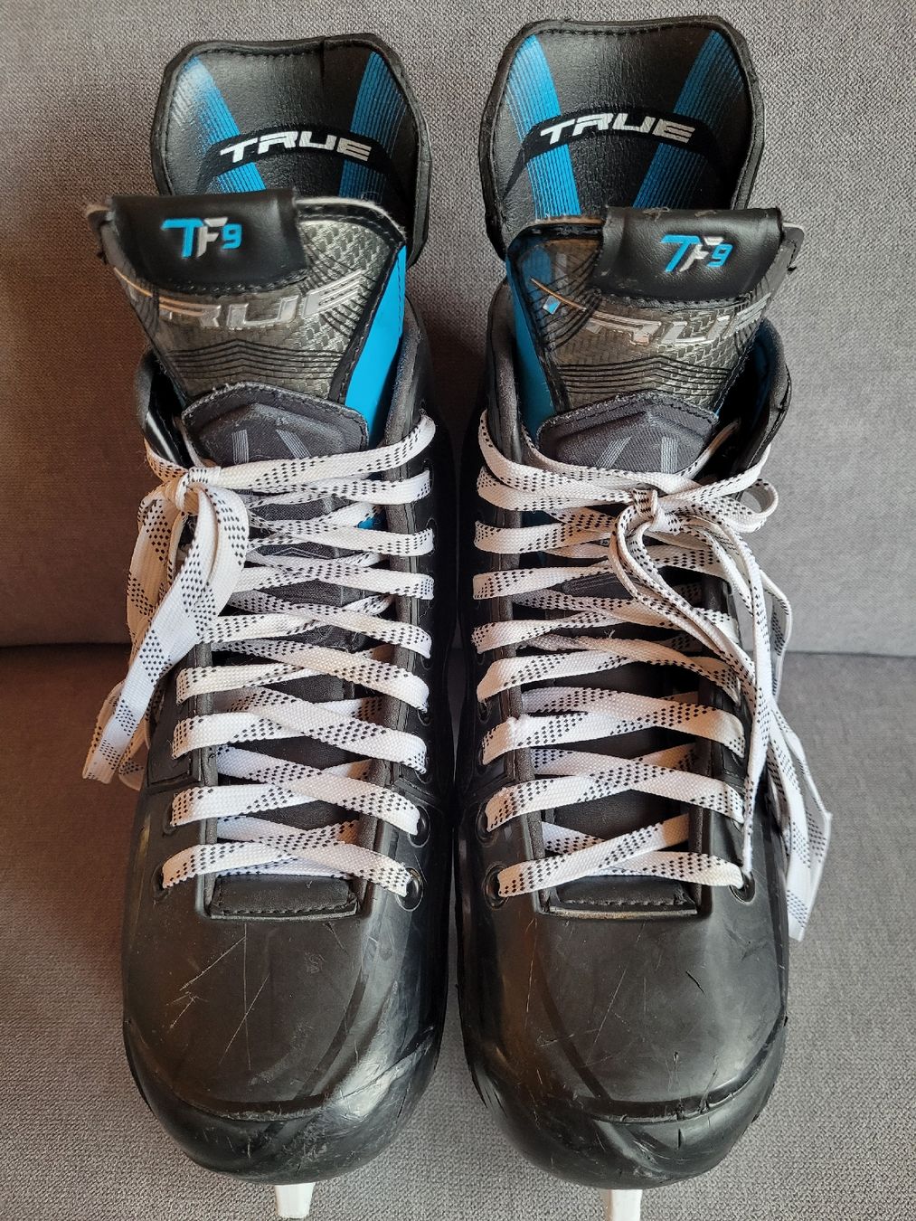 Pattini da ghiaccio: True Eishockey Schlittschuhe Gr.6.5 – Usato da Steffisburg venduto da Gismo49 2