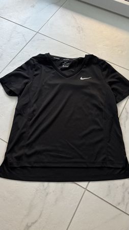 Nike Dri-Fit Laufshirt Schwarz M