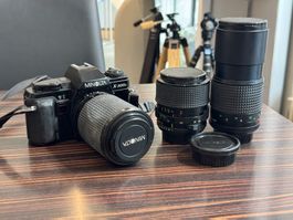 Minolta X-300s Spiegelreflexkamera mit 3 Objektiven