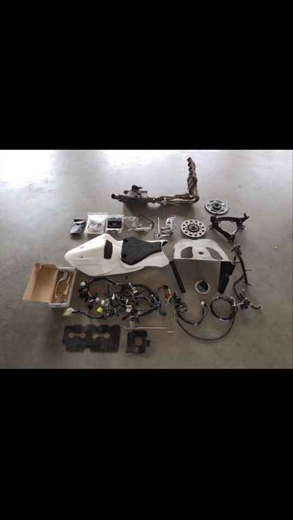 Suzuki Route: Suzuki GSX-R 600 L1 Racing Motorrad – D'occasion à BERINGEN par fiat126 3
