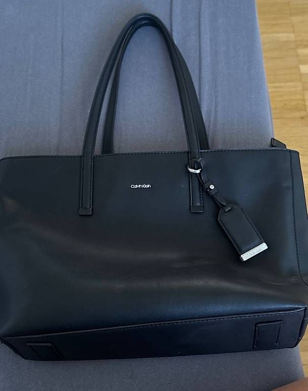 Borse da donna: Calvin Klein Handtasche Shopper schwarz – Usato da Männedorf venduto da far_h999 1