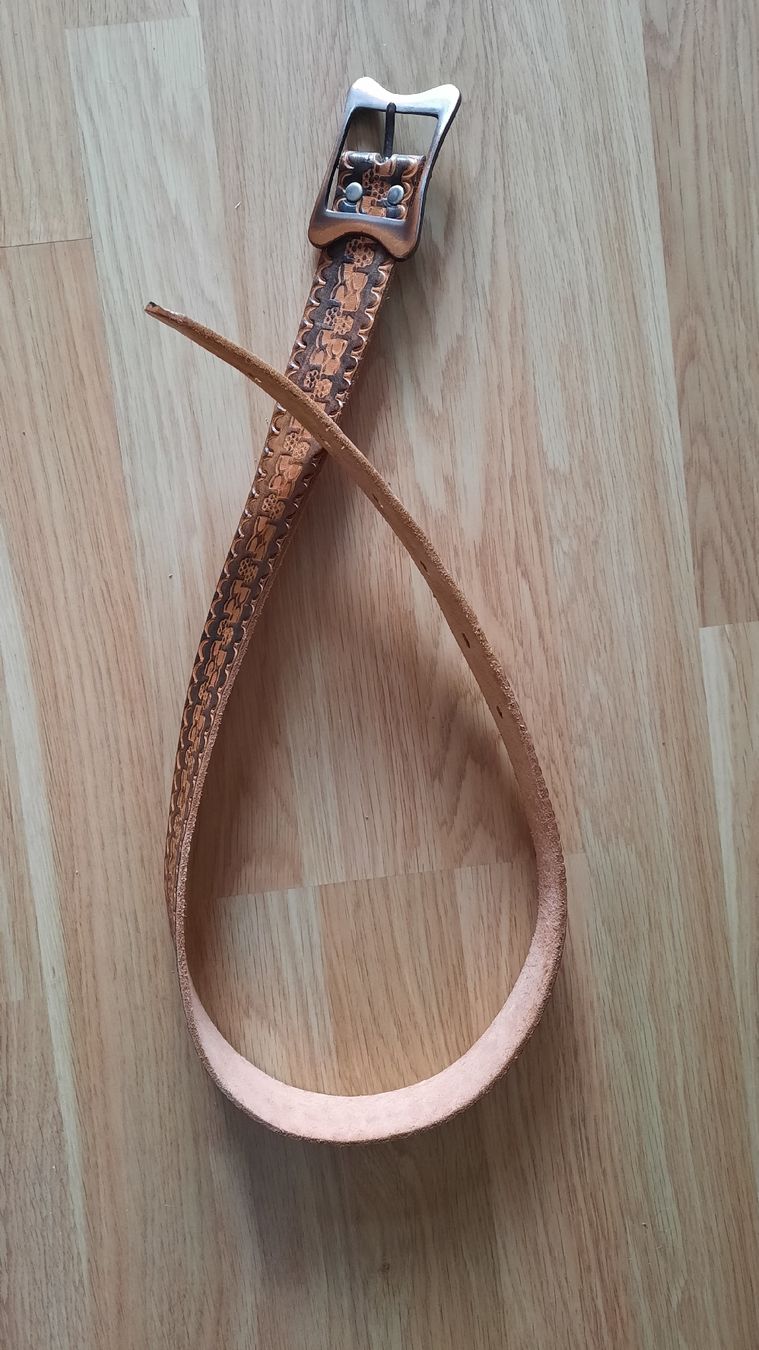 Cinture: Vintage Lederguertel mit Muster, Laenge ca. 100 cm – Usato da Liebefeld venduto da Nana