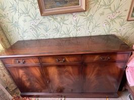 Antikes Sideboard oder Kommode aus Nussbaumholz