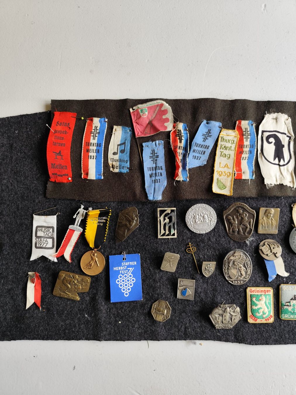 Placchette & Badge: Konvolut Pins Anstecker Abzeichen – Usato da Uerikon venduto da guggif 1