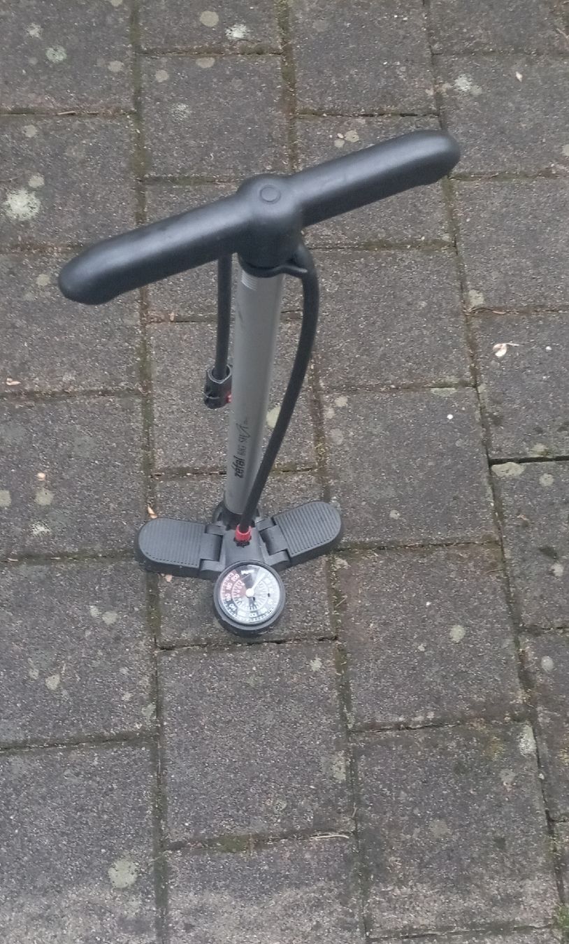 Pompe: Fahrradpumpe – Usato da Münchenstein venduto da kaf_pz7m