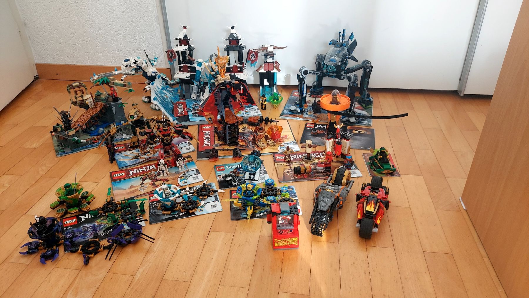 Lego Jeux de construction: Teilen/ Divers Lego Ninjago  – D'occasion à Lausanne par F.Kim.13 7
