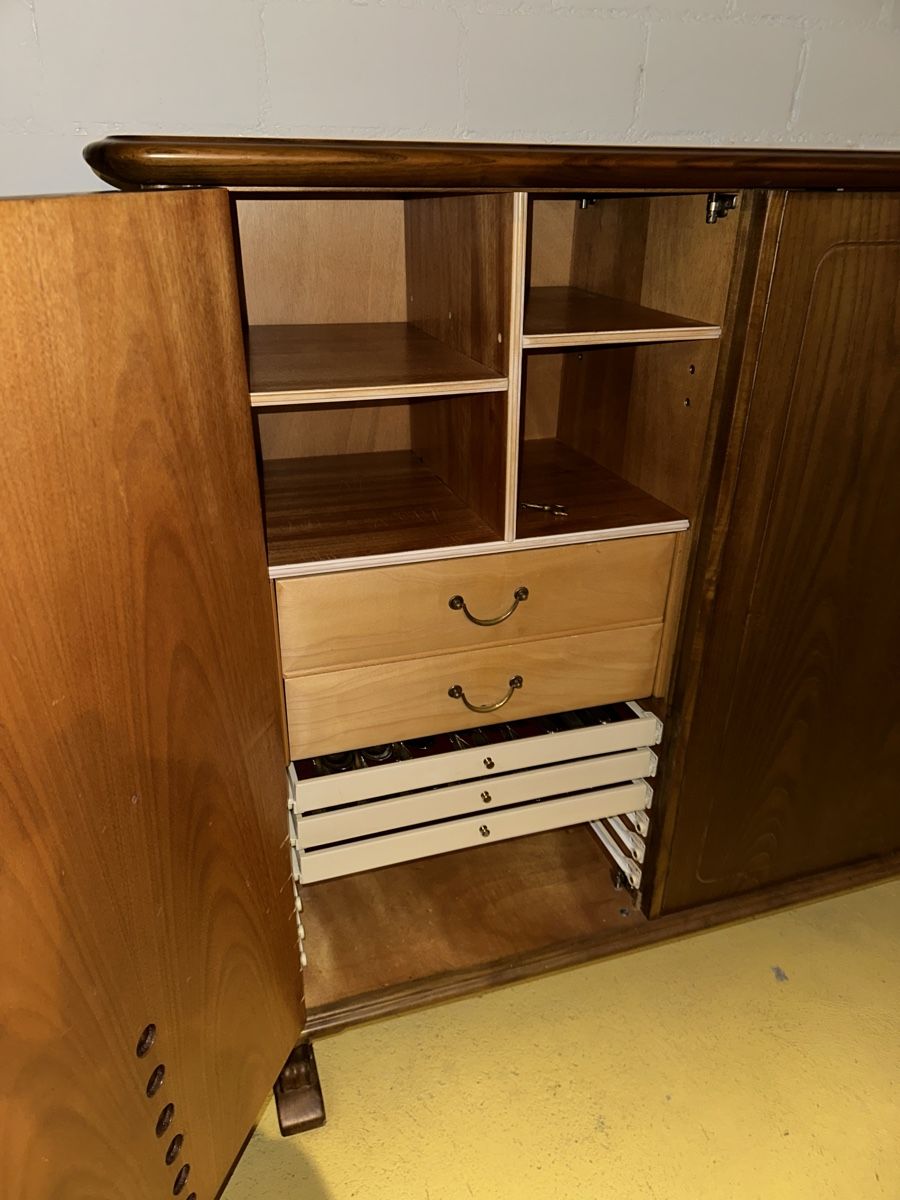 Credenze: Holzbüffet/Geschirrschrank – Usato da Aathal-Seegräben venduto da rer_g67x 1