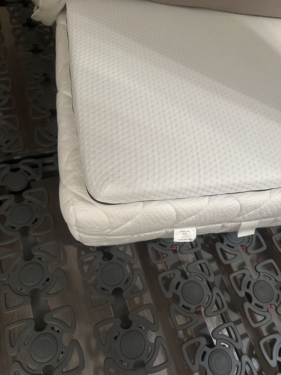 Letti: Großes Bett mit Matratze und Topper  – Usato da Muhen venduto da Moira0 9