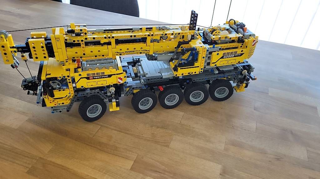 Lego Jeux de construction: Schwerlastkran 42009 – D'occasion à Olten par Einwegparadies 1