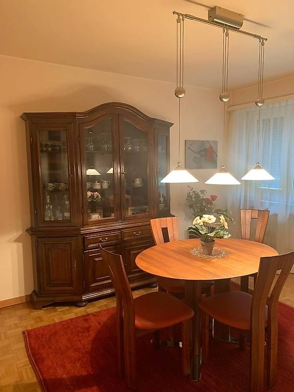 Set di tavolo e panche: Holztisch mit 4 Stühlen 200.- Sfr – Usato da Niederwangen BE venduto da Esdokatze