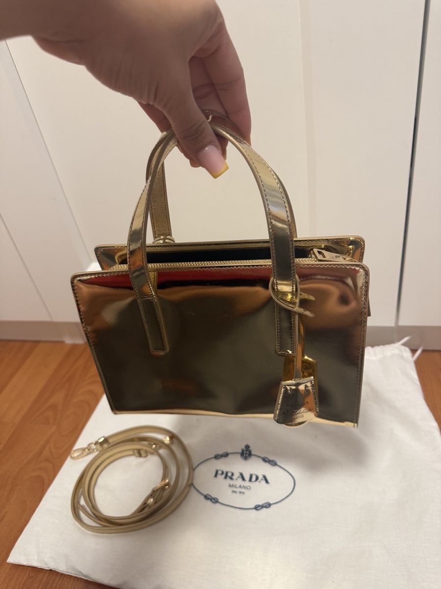 Prada Taschen für Damen: Prada Handtasche Metallic Gold – Gebraucht aus Lohn-Ammannsegg von aemu12 2