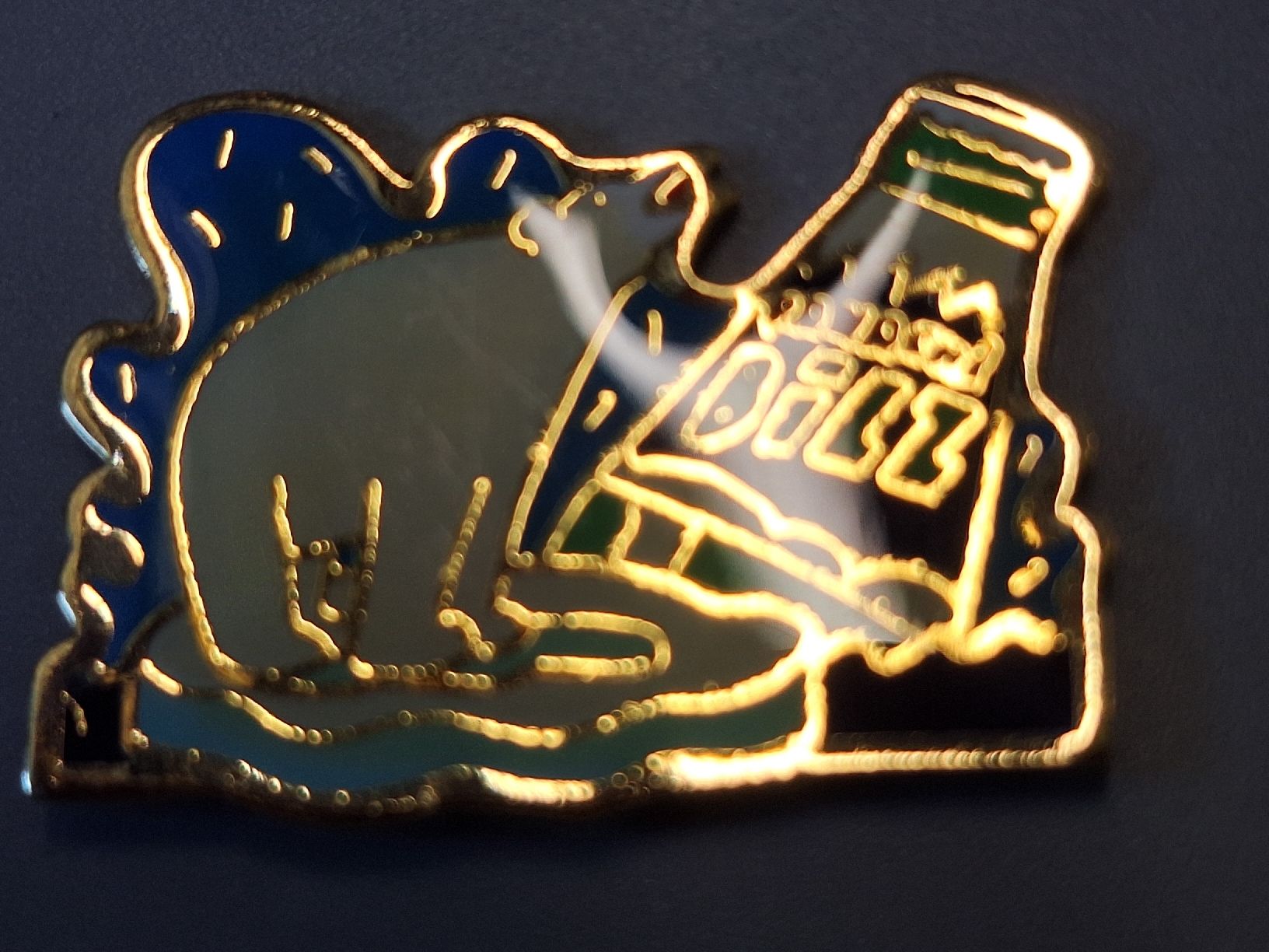 Plaketten & Abzeichen: Pin Eisbär mit Flasche Bilz – Gebraucht aus Schaffhausen von ric_s9pn