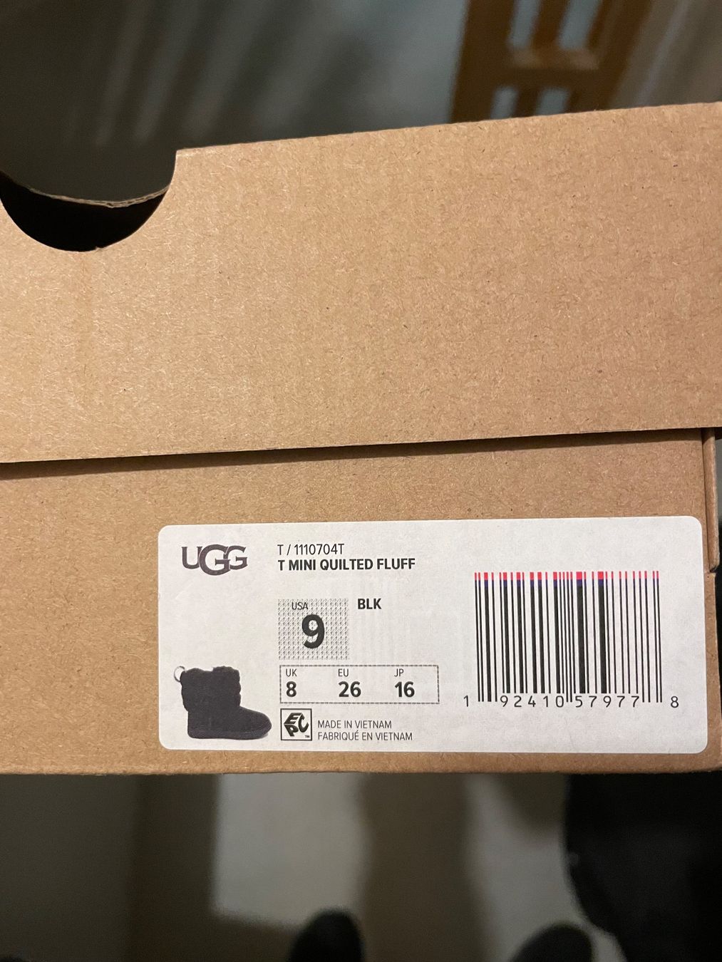 Ugg Scarpe per ragazzi: Kinder Ugg Fluff Mini Quilted / EU 26 – Nuovo (secondo la descrizione) da kloten venduto da Teomondoscrofolo 3