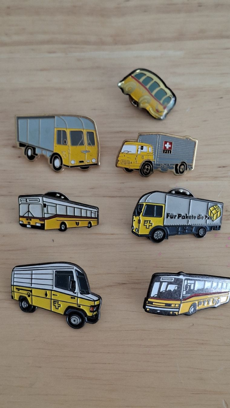 Placchette & Badge: 7 Pins PTT Post – Usato da Kriens venduto da Wolly85