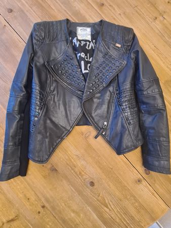 Schwarze Lederjacke mit Nieten, Grösse 38, Top!