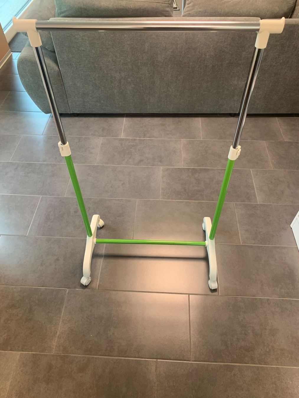 Garderobe: Kleiderständer Mobil – Gebraucht aus Langenthal von Brunnbach