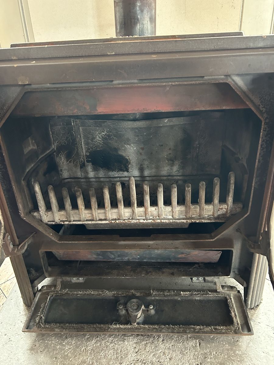 Stufe caminetto: Vintage Poêle Godin – Usato da Montsevelier venduto da Batson 2