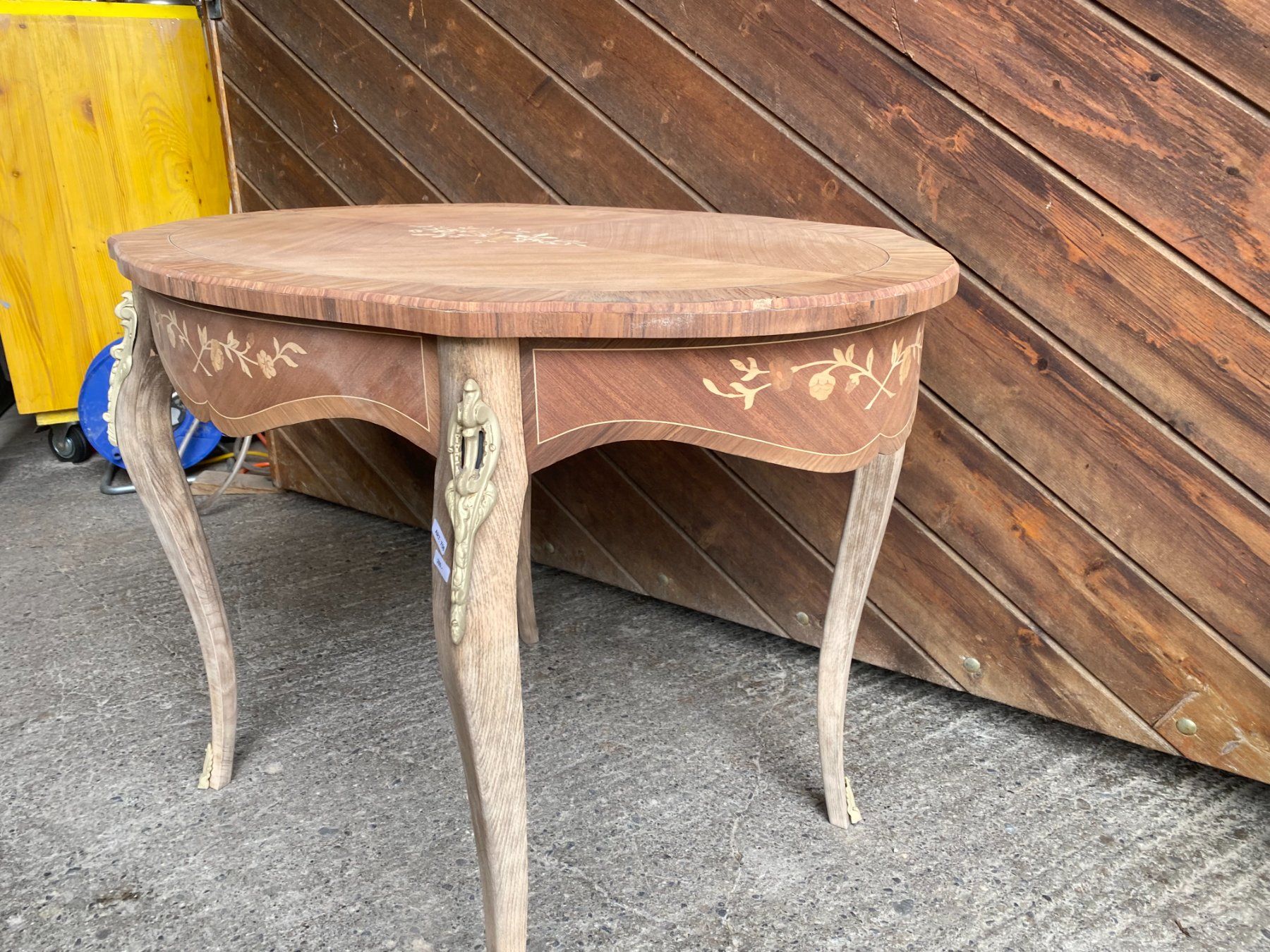 Tavoli: ART 706-H Table d'appoint marquetée sablé – Usato da Pont-La-Ville venduto da BCMGLEAL 2