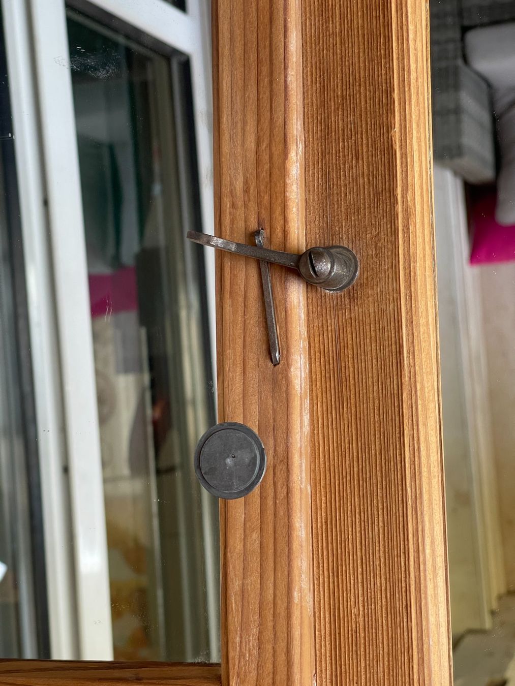 Finestre: Altes dekoratives Holzfenster mit Spiegelglas – Usato da Siblingen venduto da Woltersdorf50 4