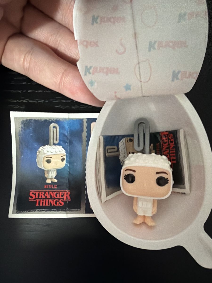 Statuette: Stranger Things Eleven Figur Kinder Joy – Nuovo (secondo la descrizione) da wynigen venduto da Birnenmus
