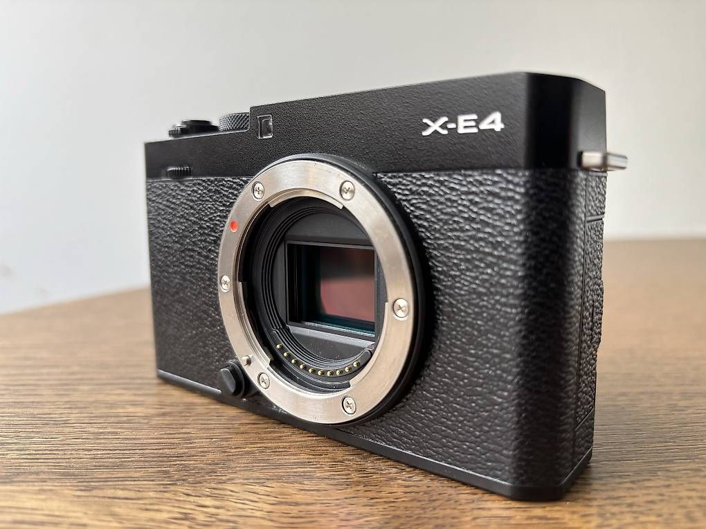 Fotocamera: Fujifilm X-E4 with accesories – Usato da Basel venduto da jp.bs 1
