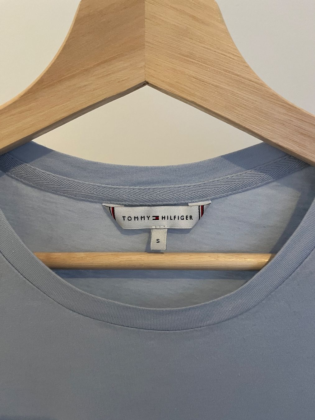 Tommy Hilfiger T-shirt: T-Shirt bleu, Tommy Hilfiger – Usato da Savagnier venduto da taianab 1