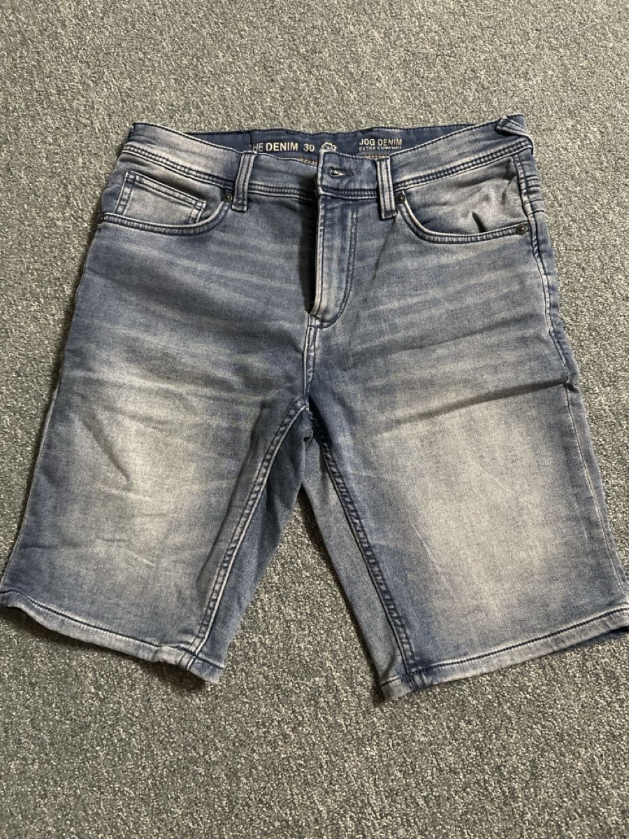 C&A Jeans: C&A Jogg Denim Shorts Gr 30  – Gebraucht aus Baltschieder von YmroBe