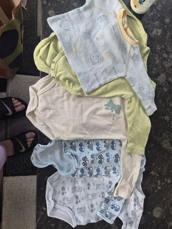 Kleiderpaket Pullover Bodys langarm 62/68