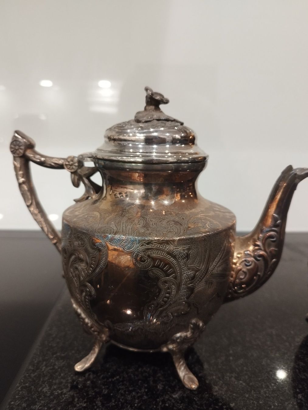 Set di piatti: Teeservice Set 3-teilig versilbert mit Gravur – Usato da Zweidlen venduto da Oeverlord 1