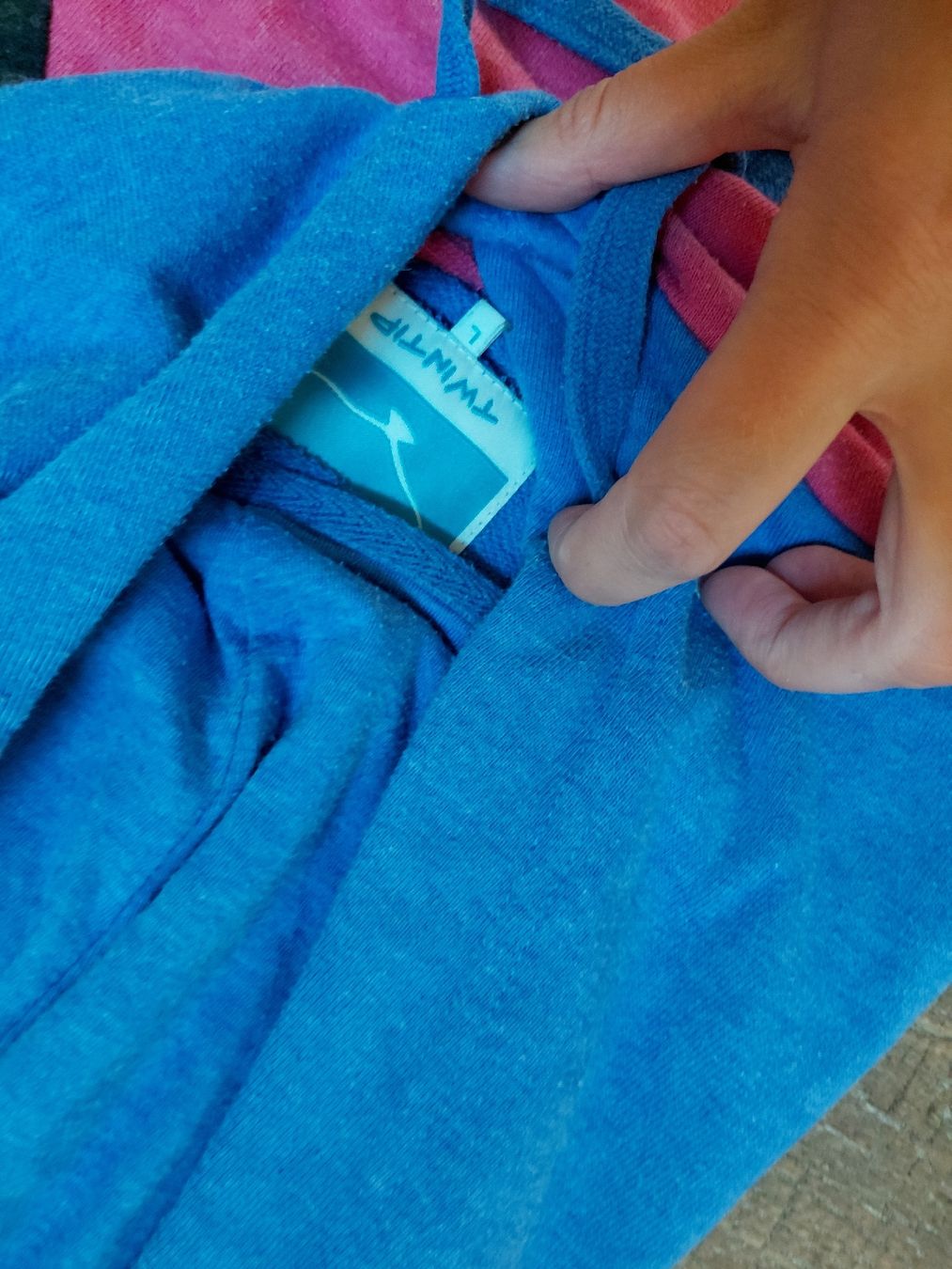 Maglioni & Felpe: Kapuzenpullover Twintip Blau Pink Grau Grösse L  – Usato da Balsthal venduto da Leila_Luna 1