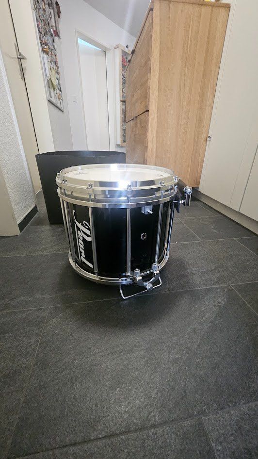 Strumenti musicali: Pearl Championship Pipe Drum mit Hard Case und Harness – Nuovo (secondo la descrizione) da Udligenswil venduto da Basil_B 2
