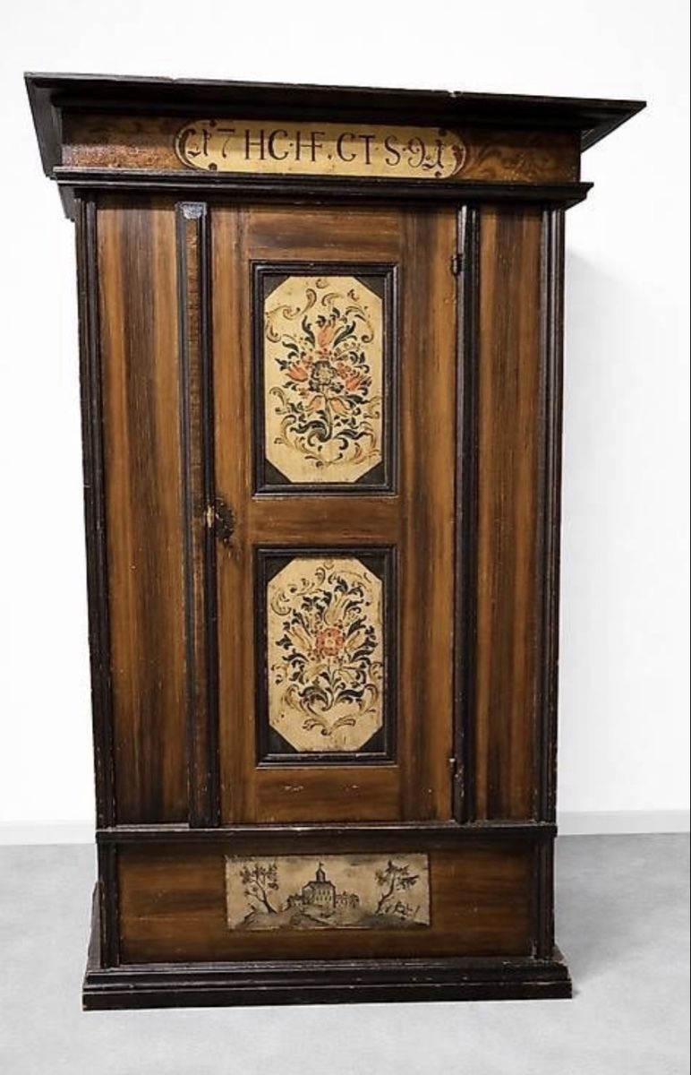 Armadi: Antiker Schrank – Usato da Rickenbach Sulz venduto da pbf9