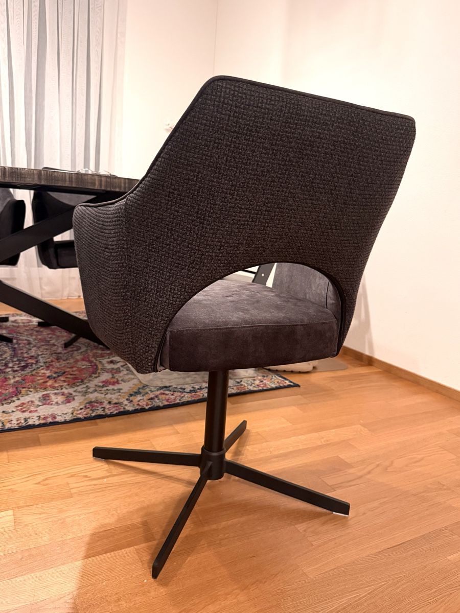 Tables: Moderner Esstisch mit 6 drehbaren Stühlen + GRATIS Teppich – D'occasion à Bülach par naz_dc9d 4