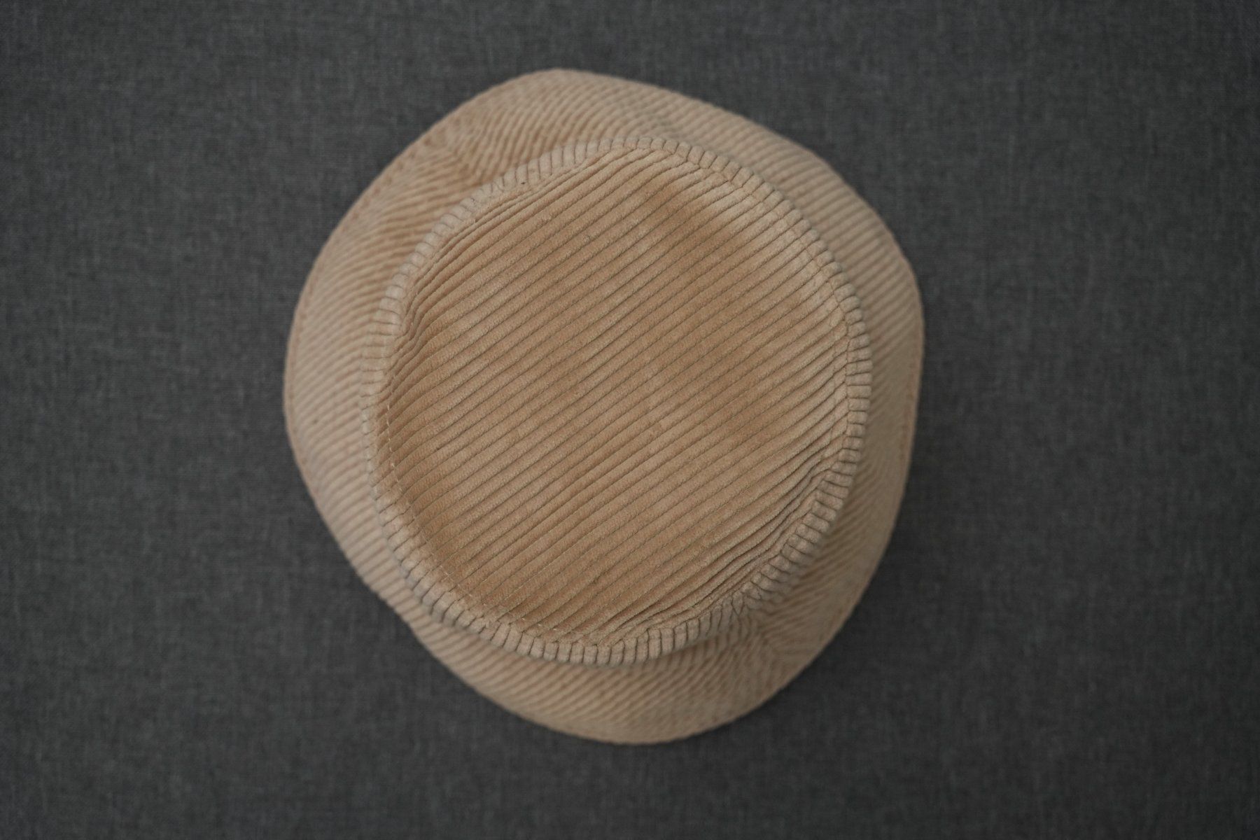 Copricapi, berretti & cappellini: Etudes Corduroy Bucket Hat – Usato da Neuchâtel venduto da yan_lq56 1