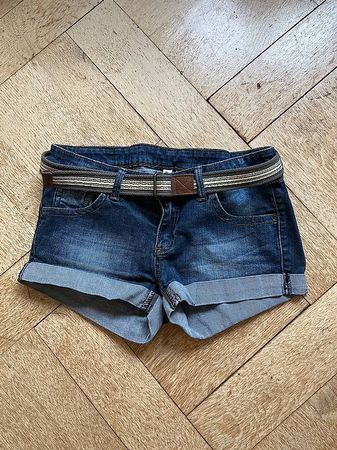 Kurze Jeans mit Gurte Gr. 36