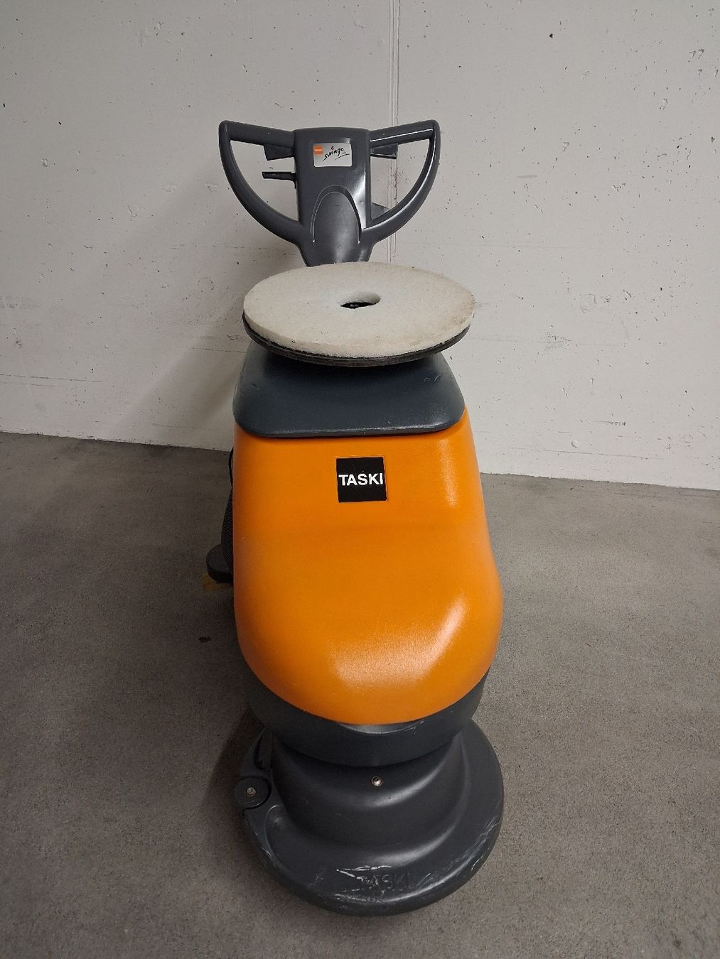 Tutte le macchine: scheuersaugmaschine  taski 450 b  – Usato da Büttikon AG venduto da for_gnt6
