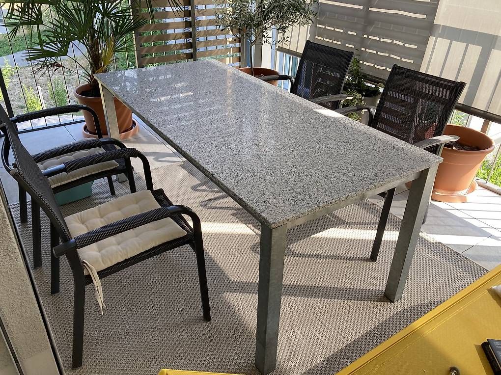 Tavoli: Unverwüstlicher Gartentisch Granit – Usato da Matzingen venduto da Alandaluz 2