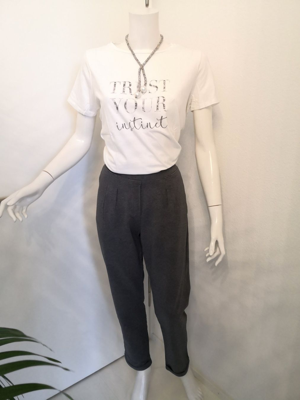 Tchibo Pantaloni: 🤩TCHIBO JOGGING-HOSE GRAU – Nuovo (secondo la descrizione) da Olten venduto da Naja-Twins-Twins