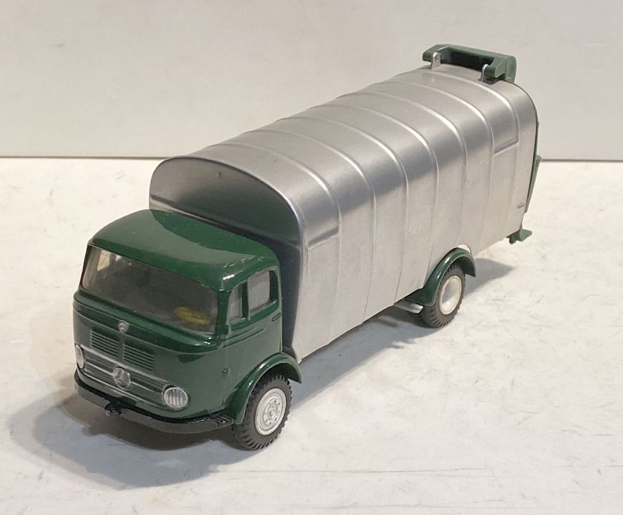 Miniature Tekno Camion Mercedes-Benz Bétaillère Rouge - Échelle 1:43, Danemark