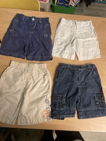 4 coole Jungen Shorts Gr. 92