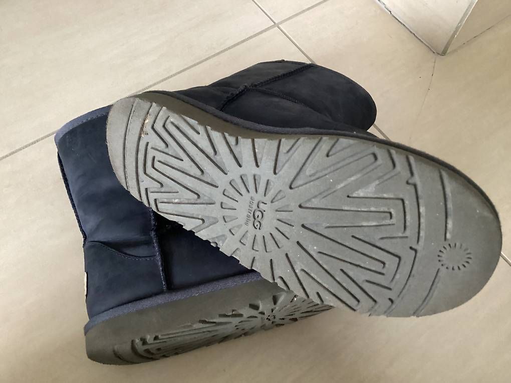Scarpe per ragazzi: UGG bleu marine taille 33 – Usato da Prangins venduto da ann_5ngr 3