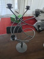 Moderner, skulpturaler Kerzenständer aus Metall (für 6 Stabk