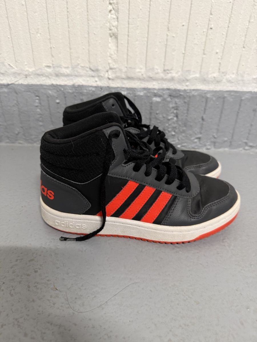 Adidas Schuhe für Jungen: Adidas Hoops Sneakers 38 – Gebraucht aus Zürich von juanjoch