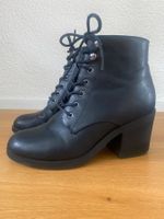 Schwarze Stiefeletten mit Absatz, Grösse 39
